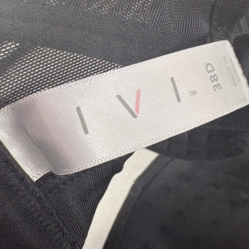 Livi Active Sports Bra Womens 38D Black Excellent Underwire High Impact Support - Picture 8 of 10